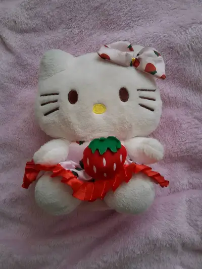 Peluche Hello Kitty con fresa y lazo - miniatura 1