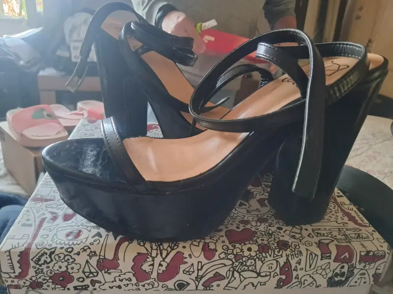 Sandalias de tacón alto negras - 1