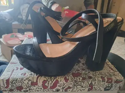 Sandalias de tacón alto negras - miniatura 1