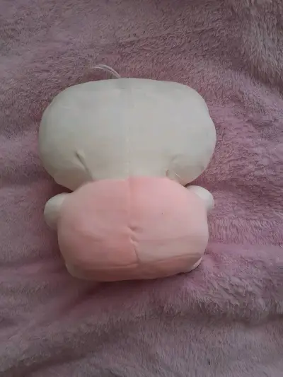 Peluche Hello Kitty con corazón de amor - miniatura 2