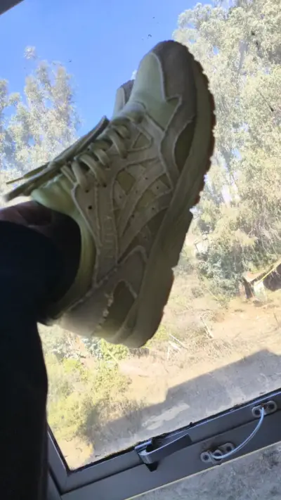Zapatillas deportivas Asics verde oliva - miniatura 2