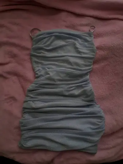 Vestido ajustado gris con brillos - miniatura 1