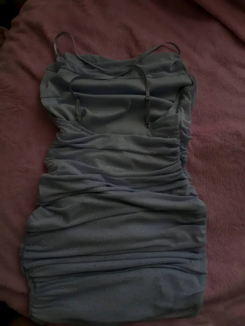 Vestido ajustado gris con brillos - 2