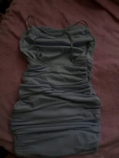 Vestido ajustado gris con brillos - miniatura 2