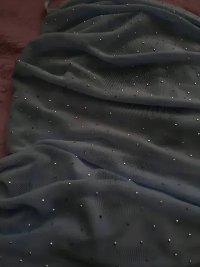 Vestido ajustado gris con brillos - miniatura 3