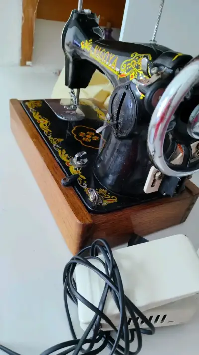 Máquina de coser vintage Nagoya - miniatura 5