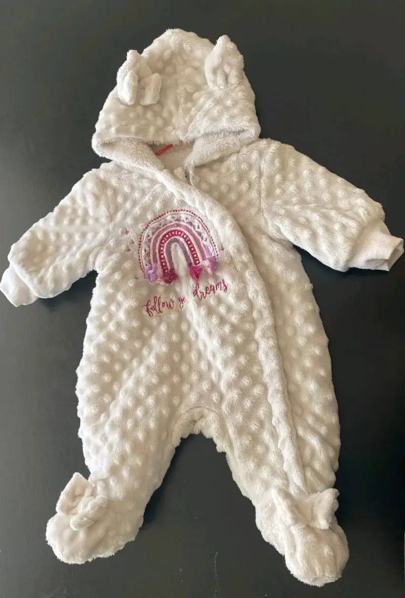 Enterito de bebé con capucha y diseño arcoíris