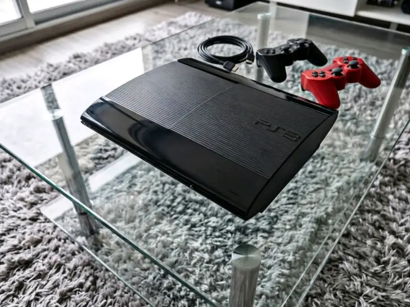 Consola PS3 con dos controles - 1