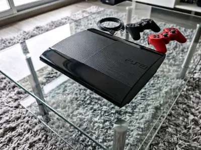 Consola PS3 con dos controles - miniatura 1