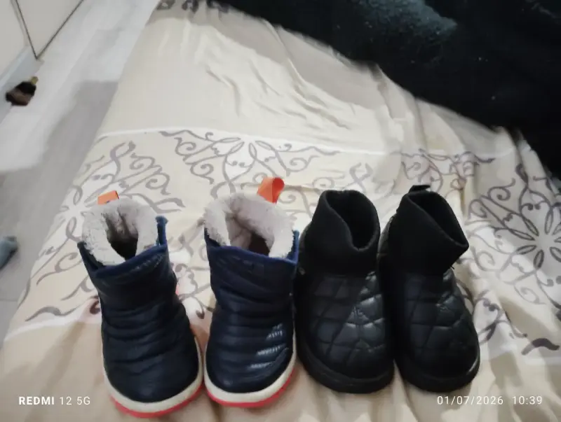 Botines de invierno para niños en azul y negro