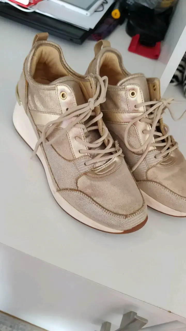 Zapatillas deportivas doradas para mujer - 2