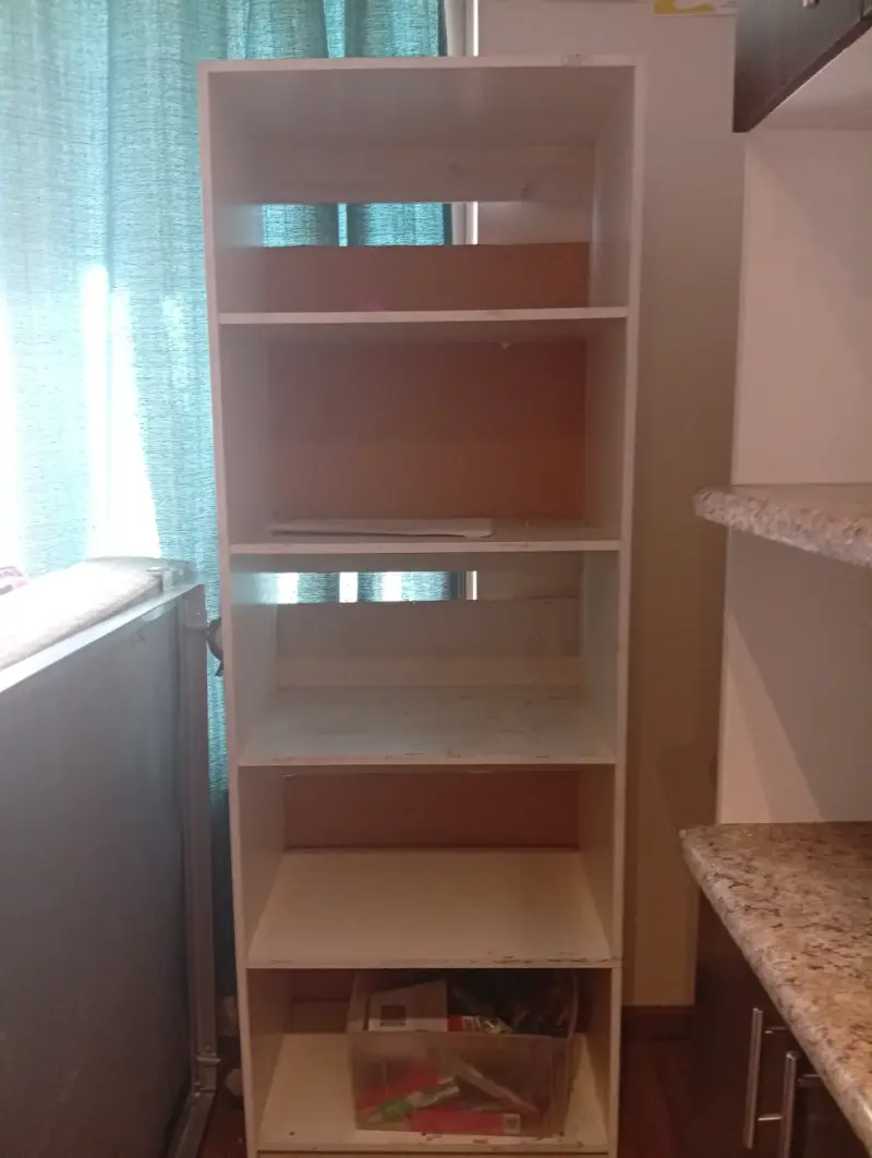 Mueble de cocina con estantes y puertas - 2