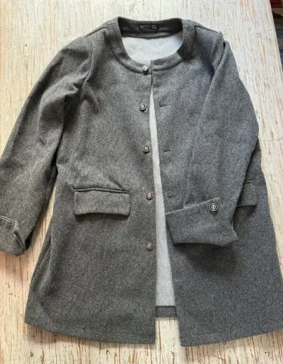Abrigo gris de lana para mujer - miniatura 1