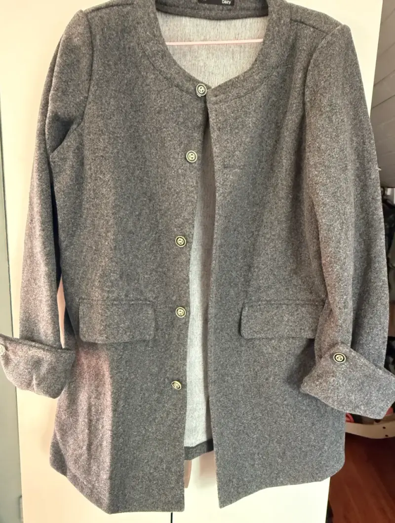 Abrigo gris de lana para mujer - 4