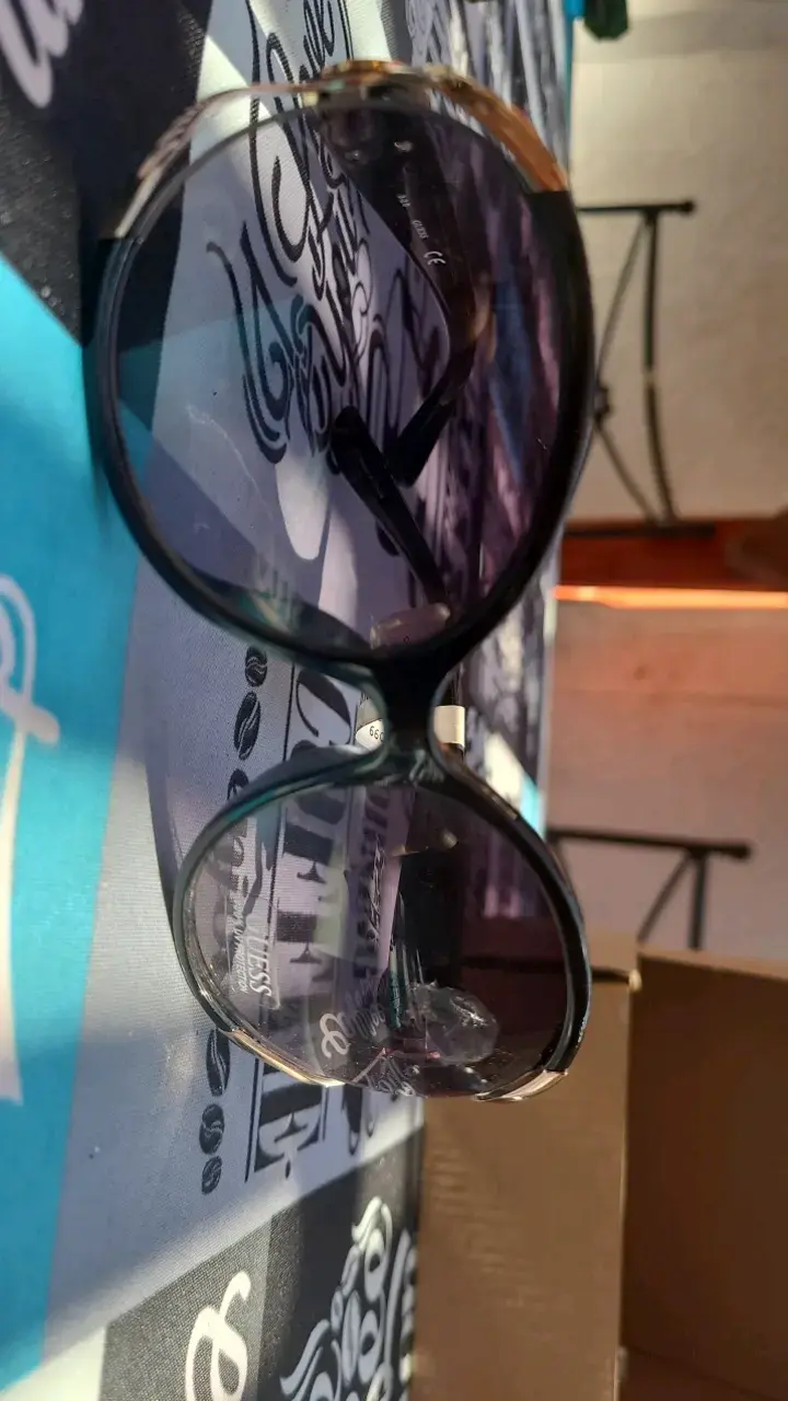 Gafas de sol grandes estilo retro Guess - 1