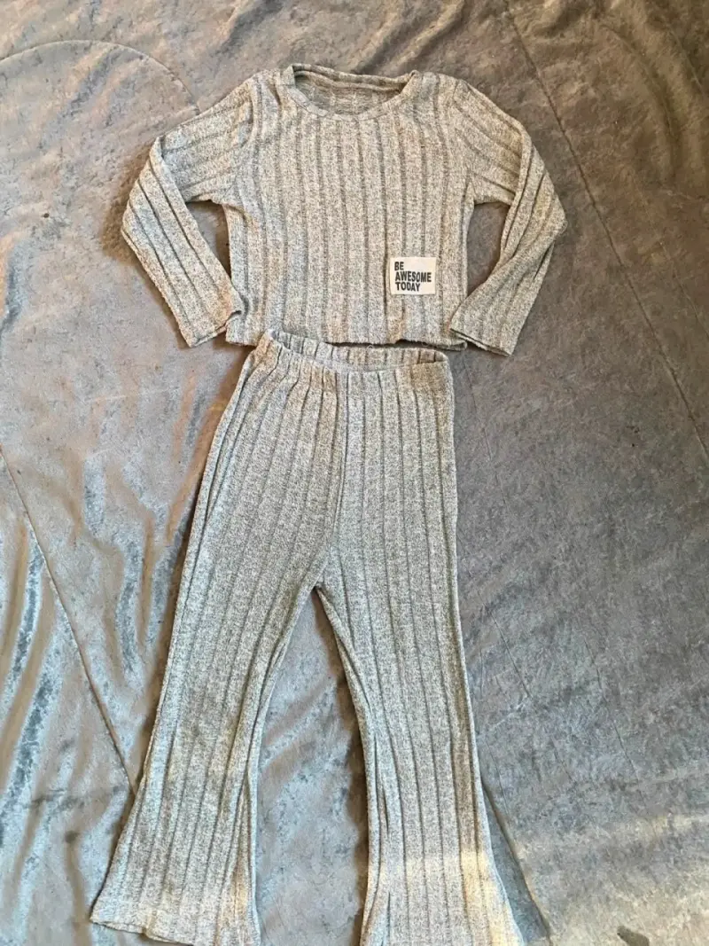 Conjunto de punto gris para niña