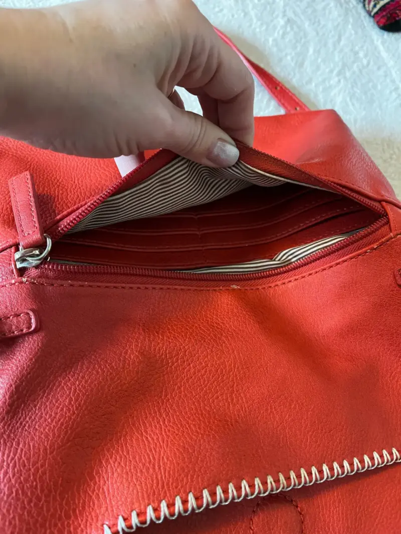 Cartera de cuero roja con correa ajustable - 3