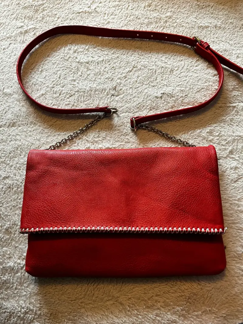 Cartera de cuero roja con correa ajustable - 4