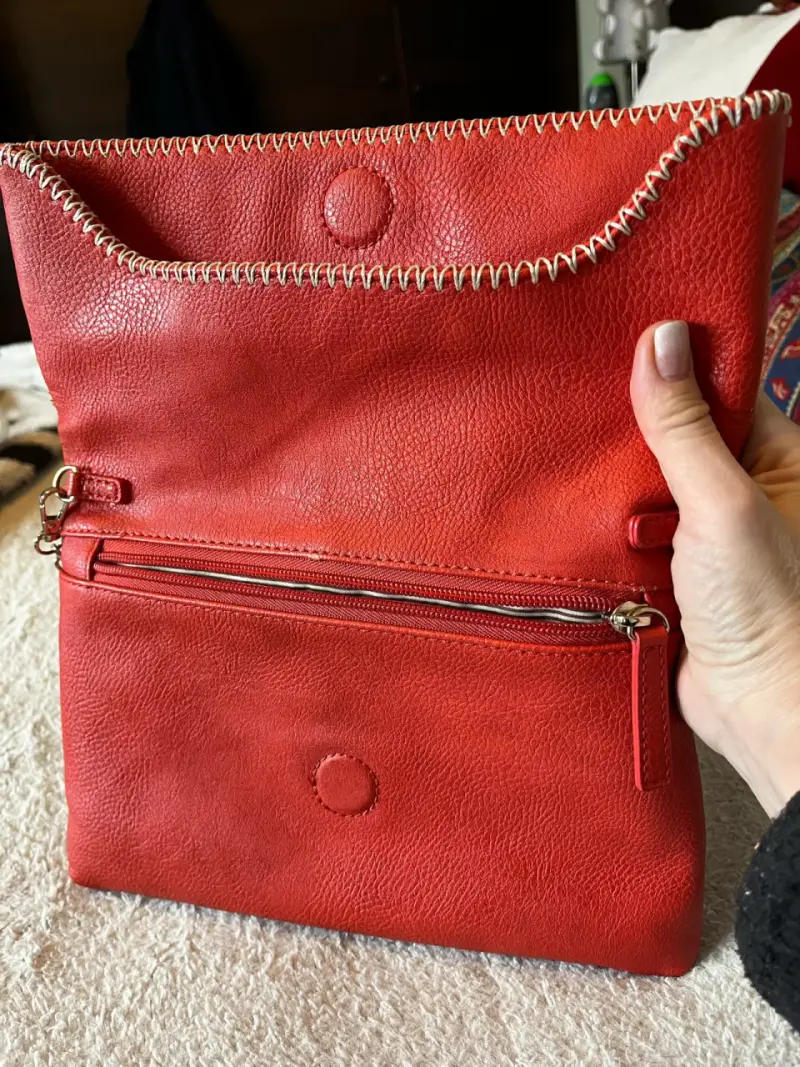Cartera de cuero roja con correa ajustable - 6