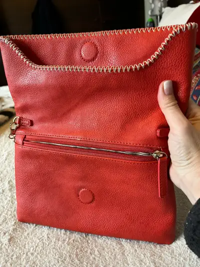 Cartera de cuero roja con correa ajustable - miniatura 6
