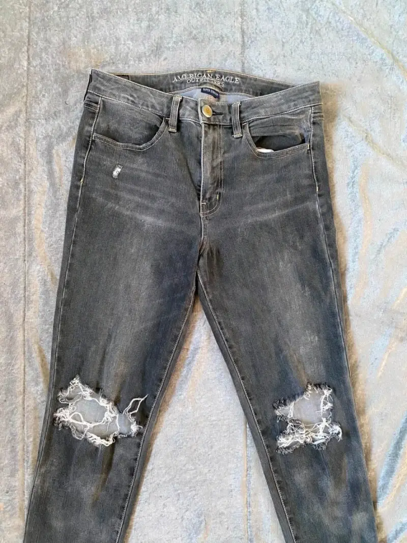 Jeans American Eagle desgastados para hombre