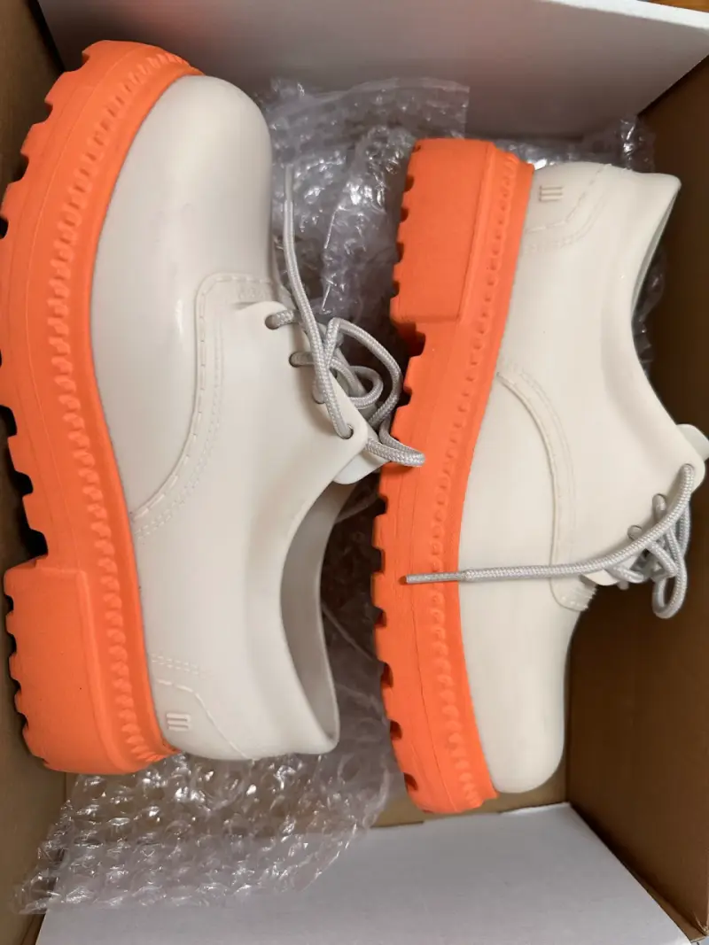 Zapatos Melissa beige con suela naranja - 5