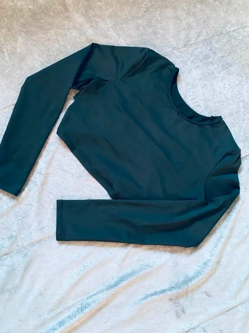 Polera manga larga negra para mujer - 1
