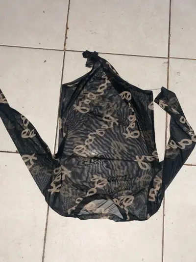 Vestido negro ajustado de manga larga - miniatura 2