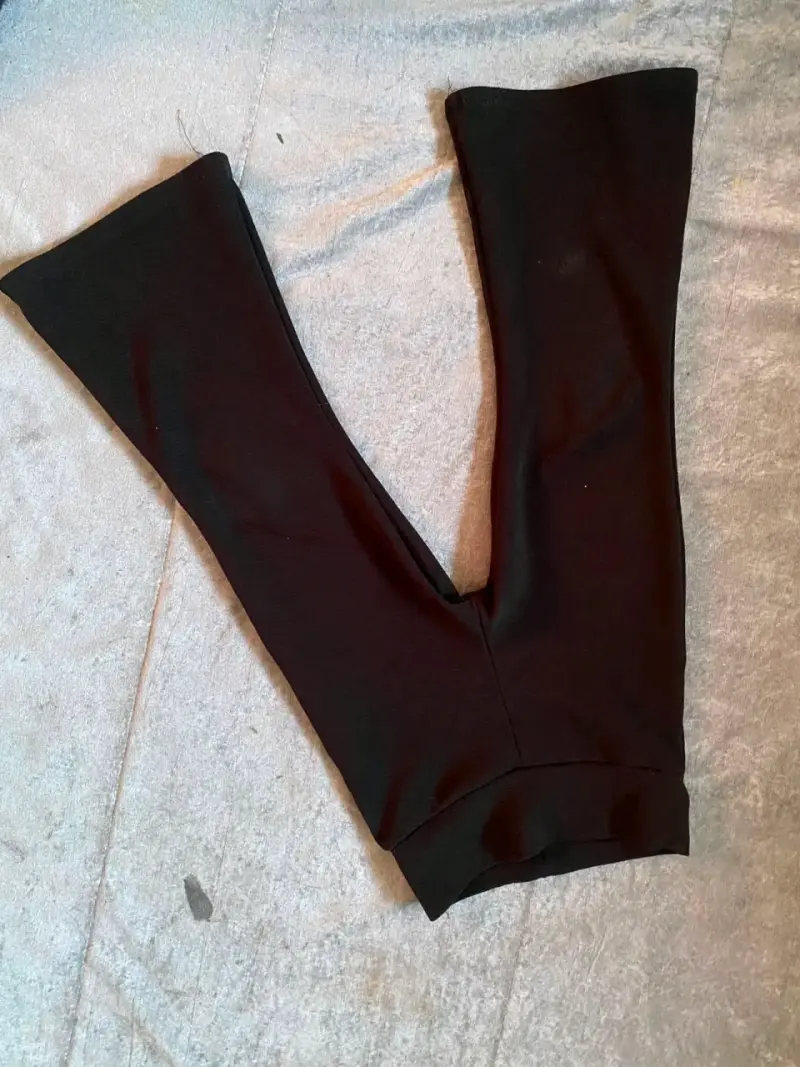 Vestido negro ajustado de manga larga - 6
