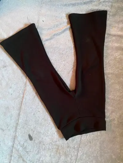 Vestido negro ajustado de manga larga - miniatura 6