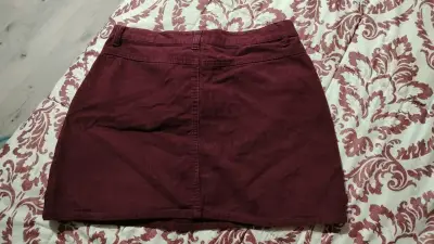 Falda burdeo para mujer - miniatura 3