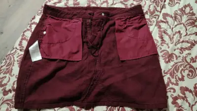 Falda burdeo para mujer - miniatura 4