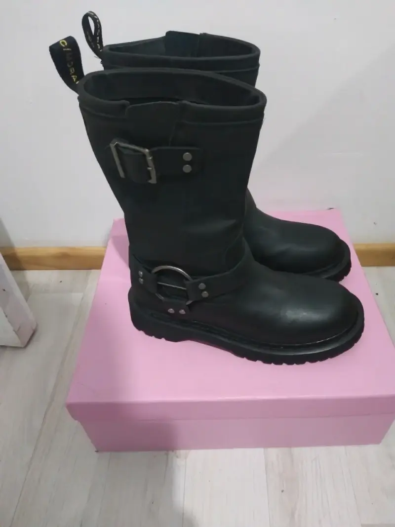Botas negras de cuero con hebillas - 3
