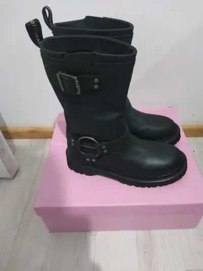 Botas negras de cuero con hebillas - miniatura 3