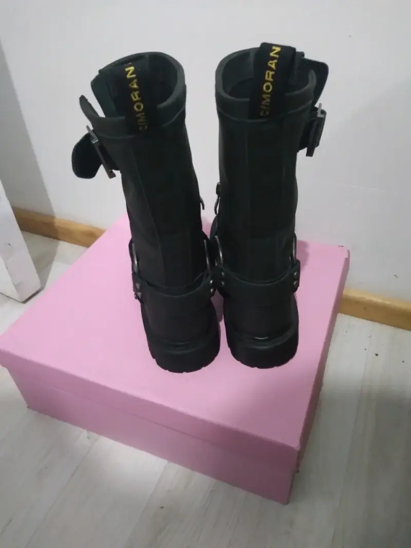 Botas negras de cuero con hebillas - 4