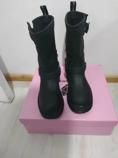 Botas negras de cuero con hebillas - miniatura 5
