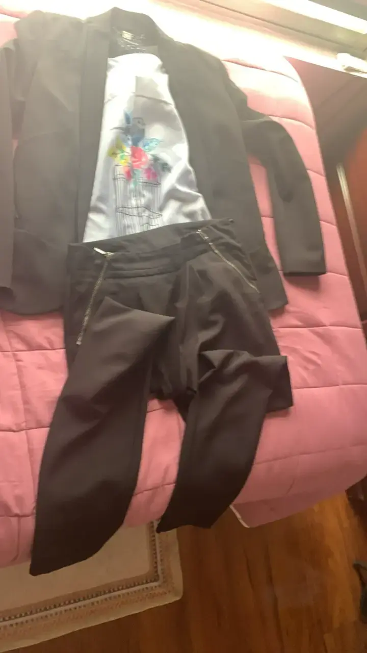 Conjunto de blazer y pantalón negro elegante - 1