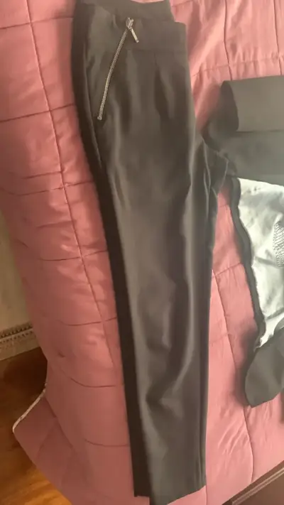 Conjunto de blazer y pantalón negro elegante - miniatura 2