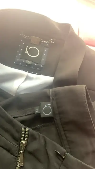 Conjunto de blazer y pantalón negro elegante - miniatura 4