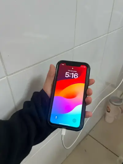 Iphone 11 con pantalla táctil en buen estado - miniatura 2