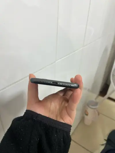 Iphone 11 con pantalla táctil en buen estado - miniatura 4