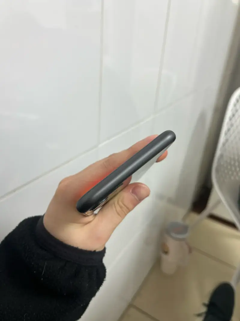 Iphone 11 con pantalla táctil en buen estado - 5