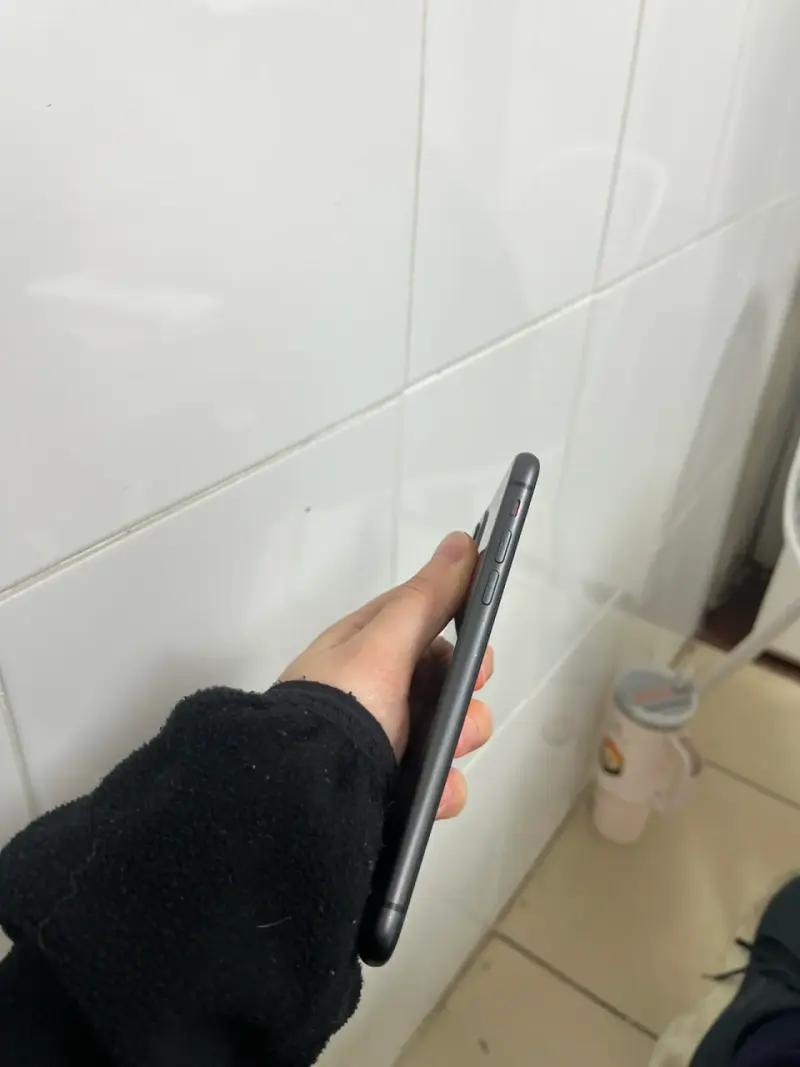 Iphone 11 con pantalla táctil en buen estado - 6