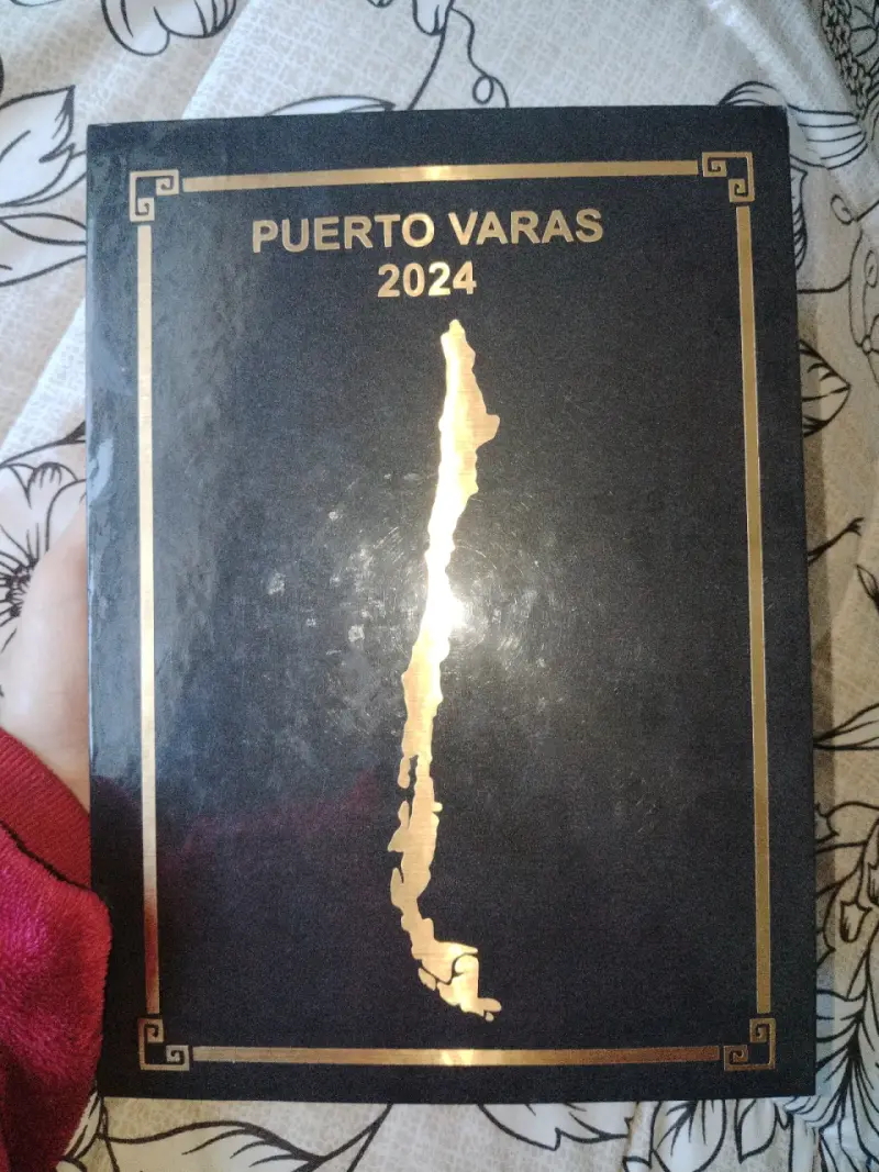 Agenda Puerto Varas 2024 con mapa dorado - 1