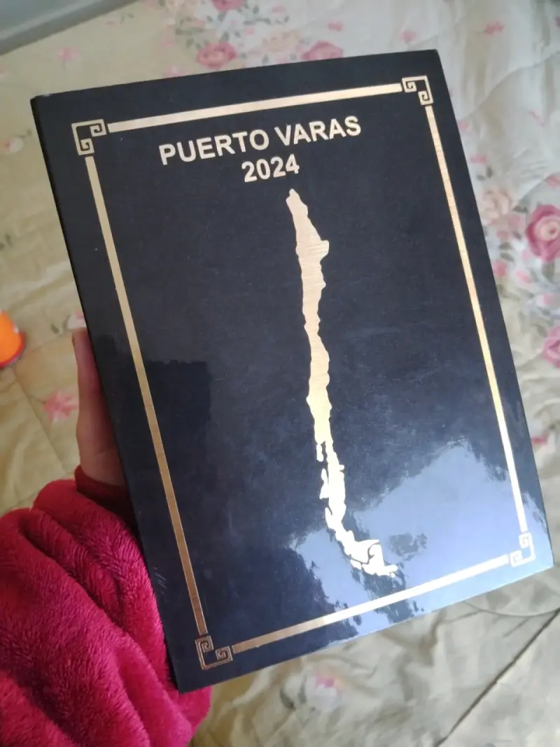 Agenda Puerto Varas 2024 con mapa dorado - 2