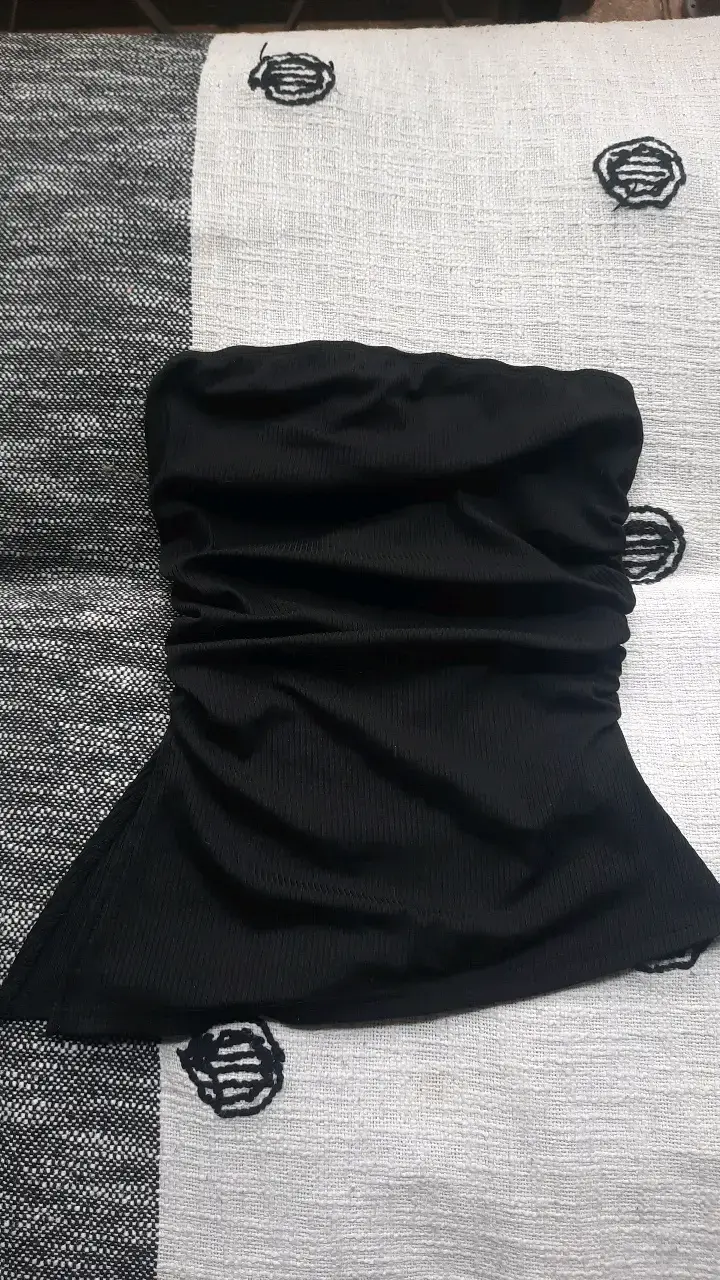 Top strapless negro elegante