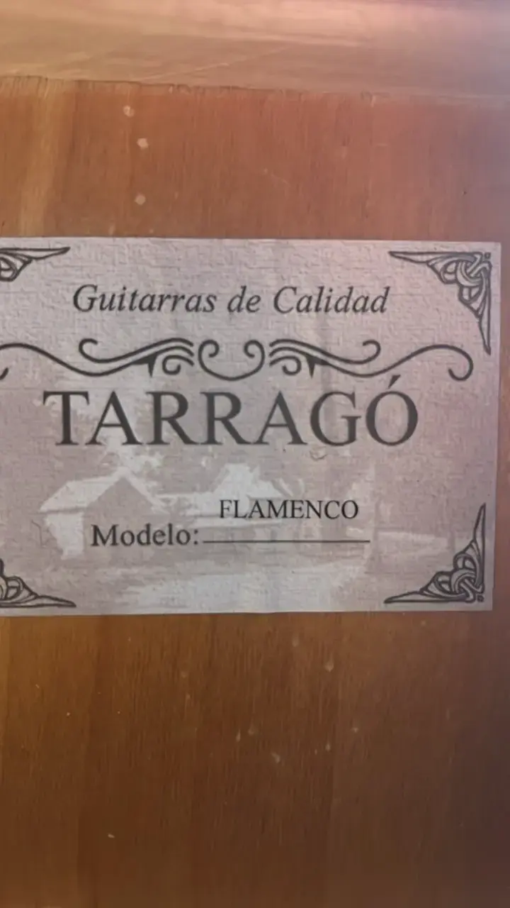 Guitarra clásica de madera con funda - 3