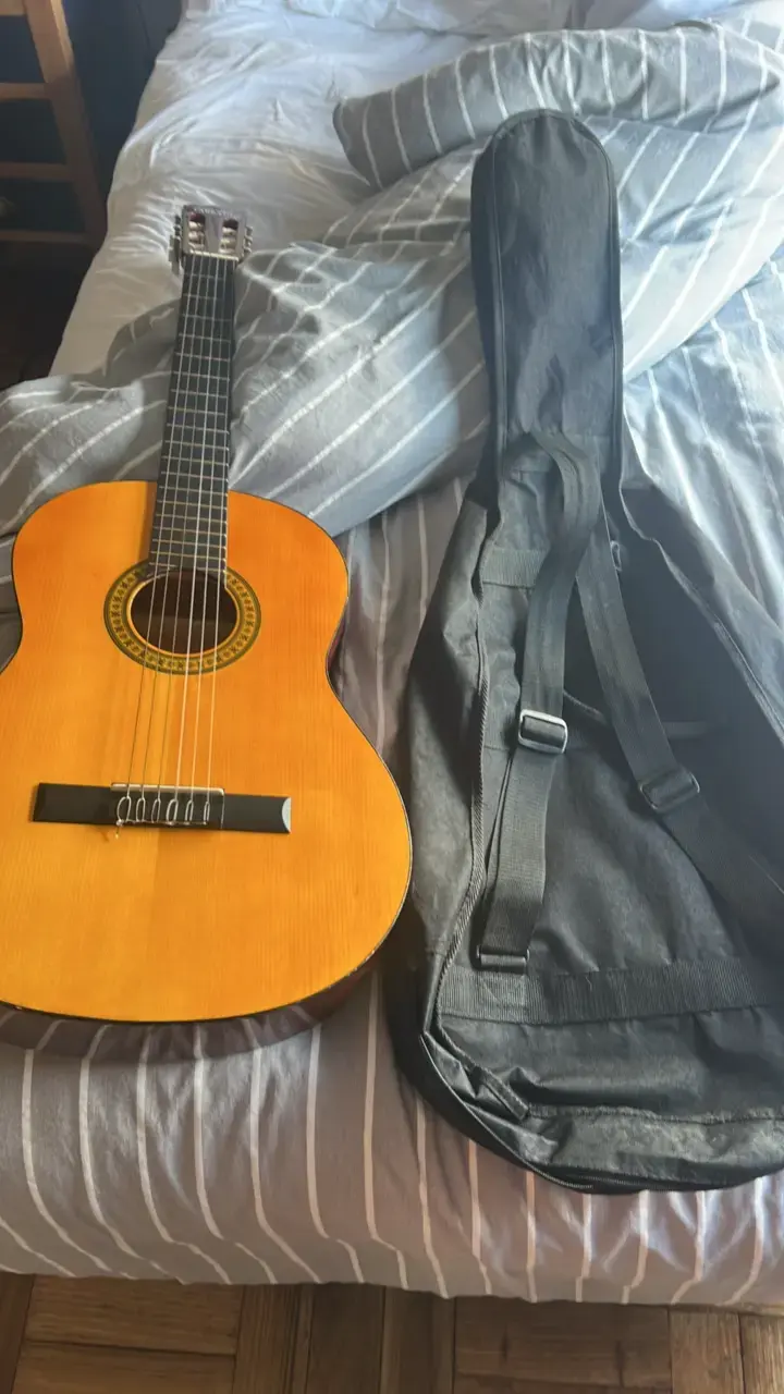Guitarra clásica de madera con funda - 5