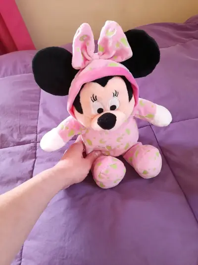Peluche Minnie Mouse en pijama rosa - miniatura 1
