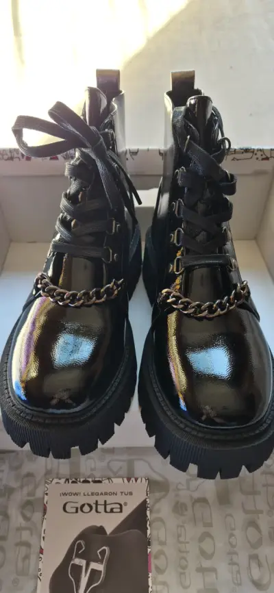 Botines negros de charol con cadena Gotta - miniatura 1